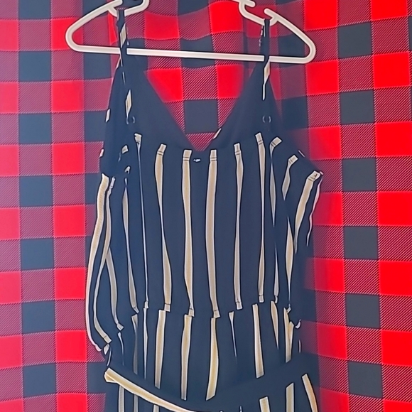 Light flowy Striped  one piece pantsuit - Picture 3 of 5